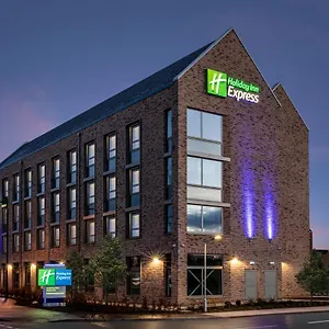 https://holiday-inn-express-cambridge-west-cambourne-an-ihg-hotel.cambridgehotelsuk.com